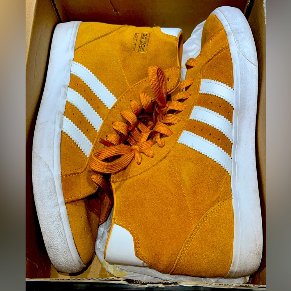 Mustard yellow adidas gym shoes with box size 8 in women’s